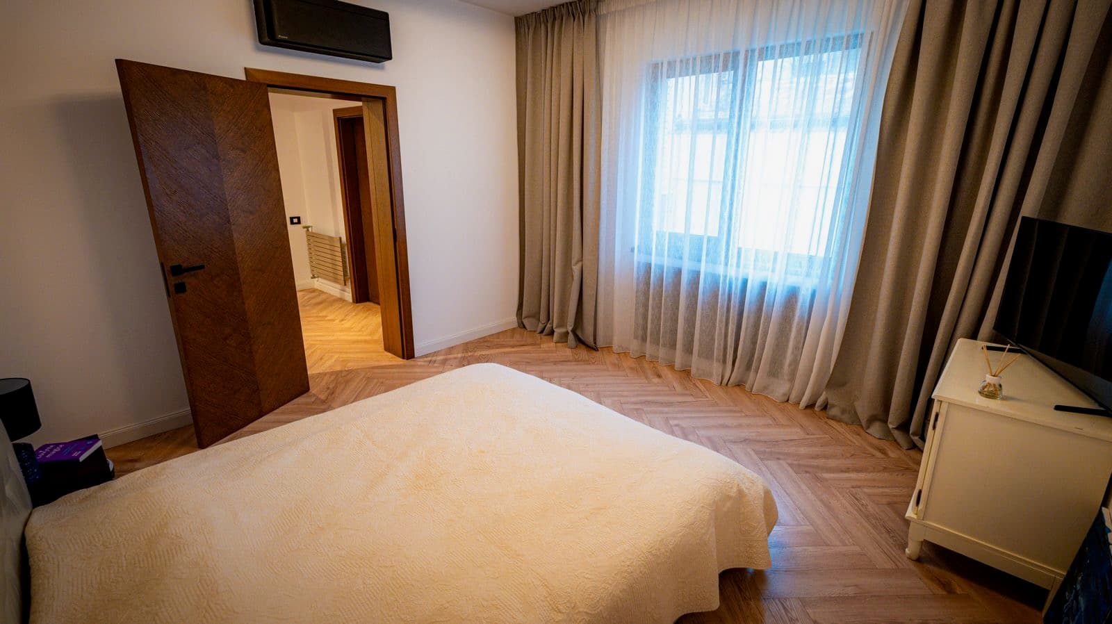 Vilă de lux P+1+M — Dorobanți, Sector 1, 273 mp teren - Dormitoare 12