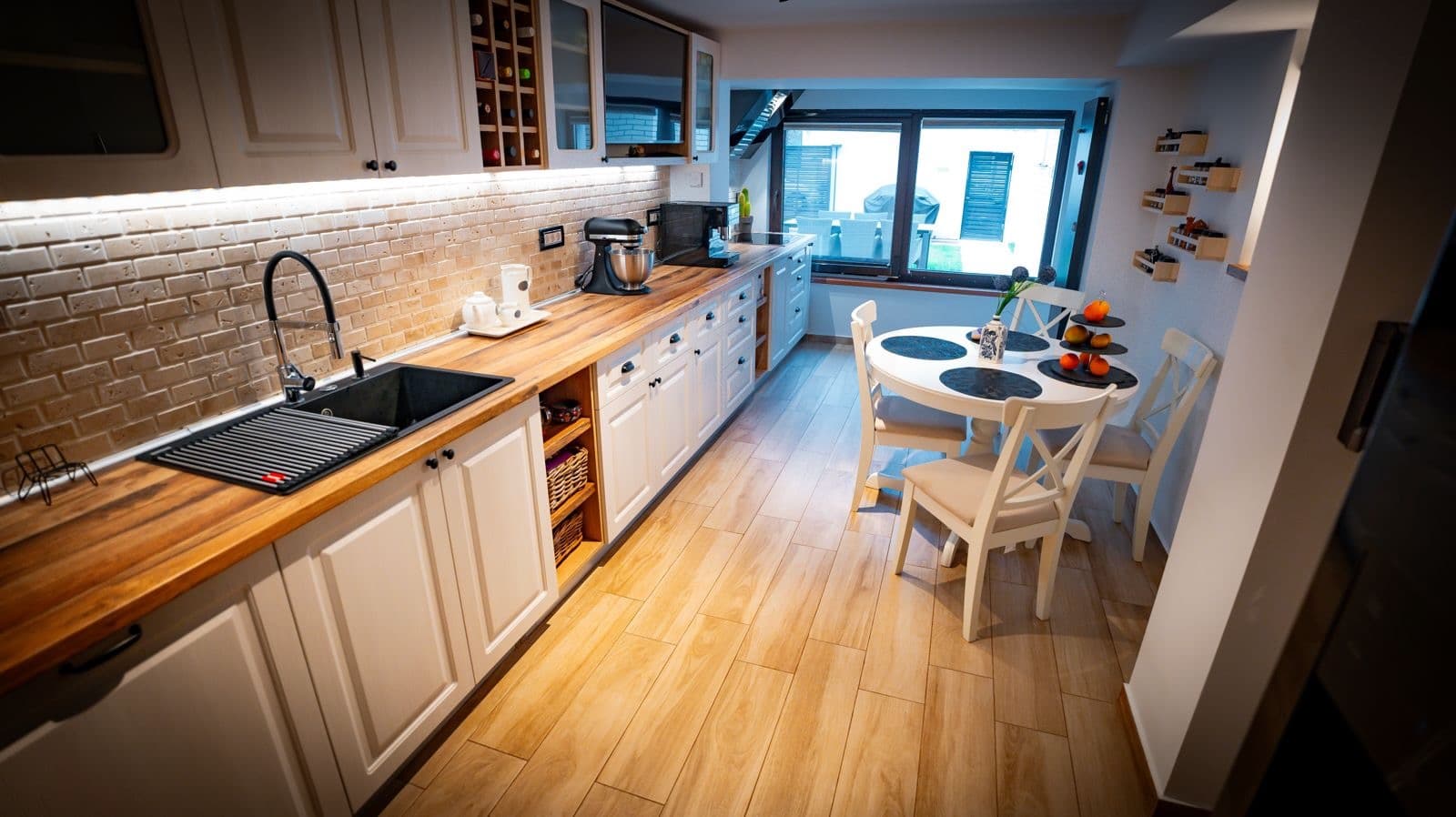 Vilă de lux P+1+M — Dorobanți, Sector 1, 273 mp teren - Bucătărie 2