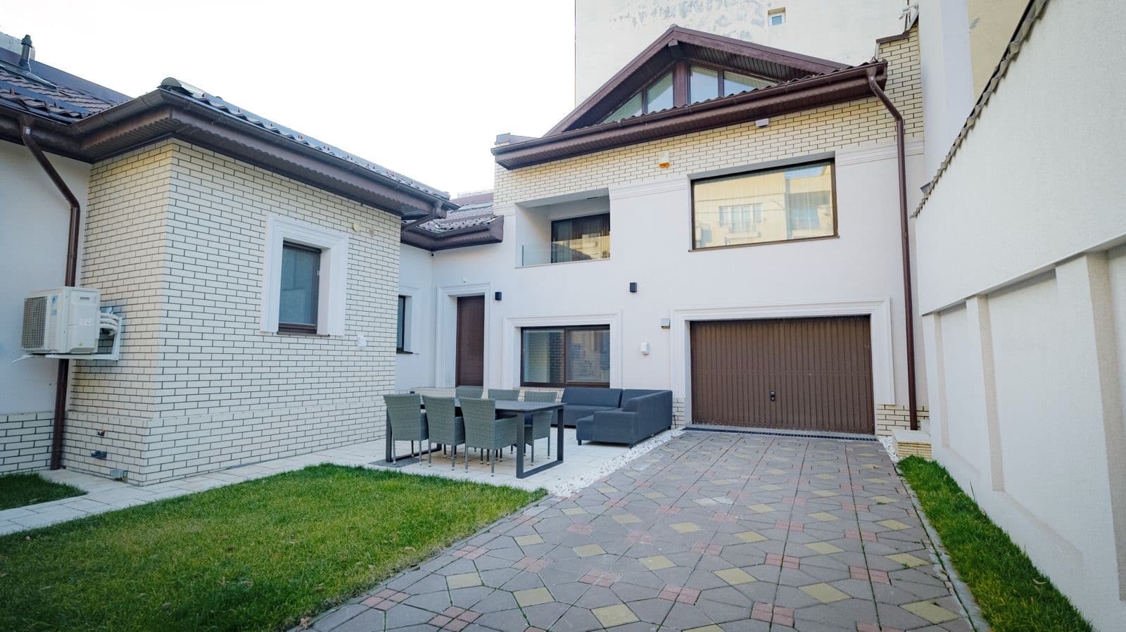 Vilă de lux P+1+M — Dorobanți, Sector 1, 273 mp teren - Curte 28